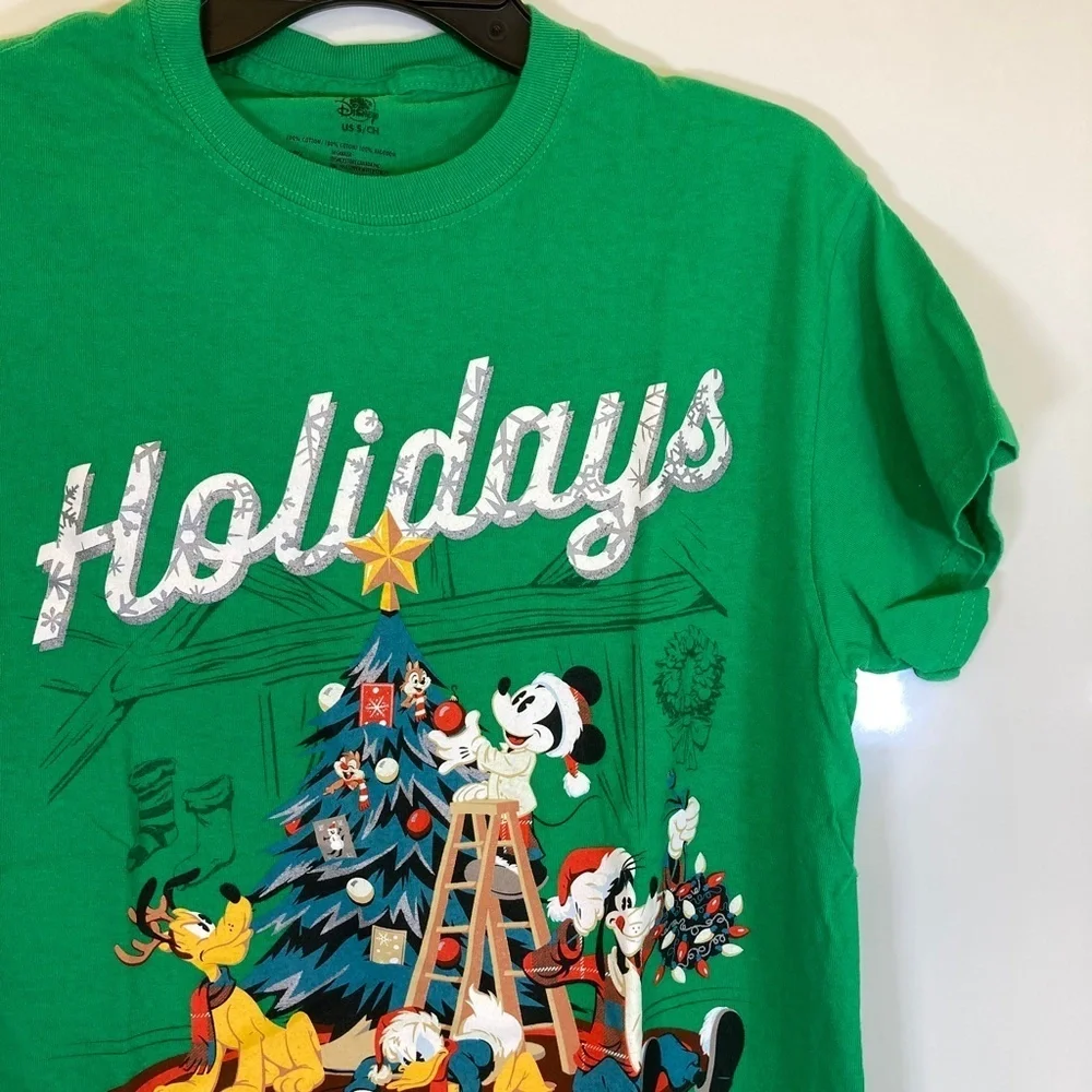 Disney Holidays Are Happier Together Green Short Sleeve Shirt Disneyland Sz S
